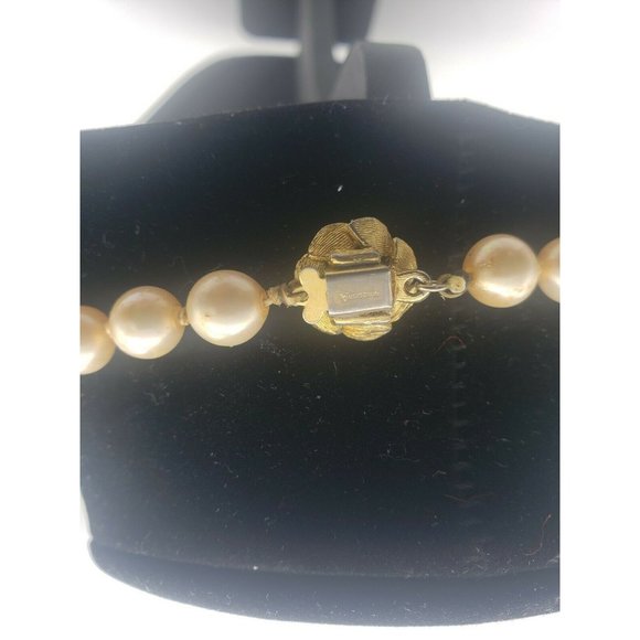 Vintage Vendome Gold Tone Clasp Faux Pearl Necklace 13.2" - Picture 3 of 4
